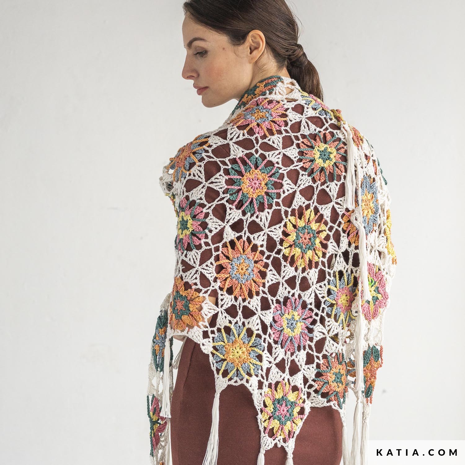 patron-tejer-punto-ganchillo-mujer-chal-primavera-verano-katia-8035-445-g